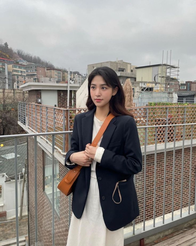 Đáng sắm nhất bây giờ là áo blazer, diện lên sẽ thấy không khí mùa thu liền-2