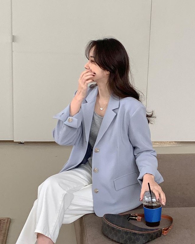 Đáng sắm nhất bây giờ là áo blazer, diện lên sẽ thấy không khí mùa thu liền-4