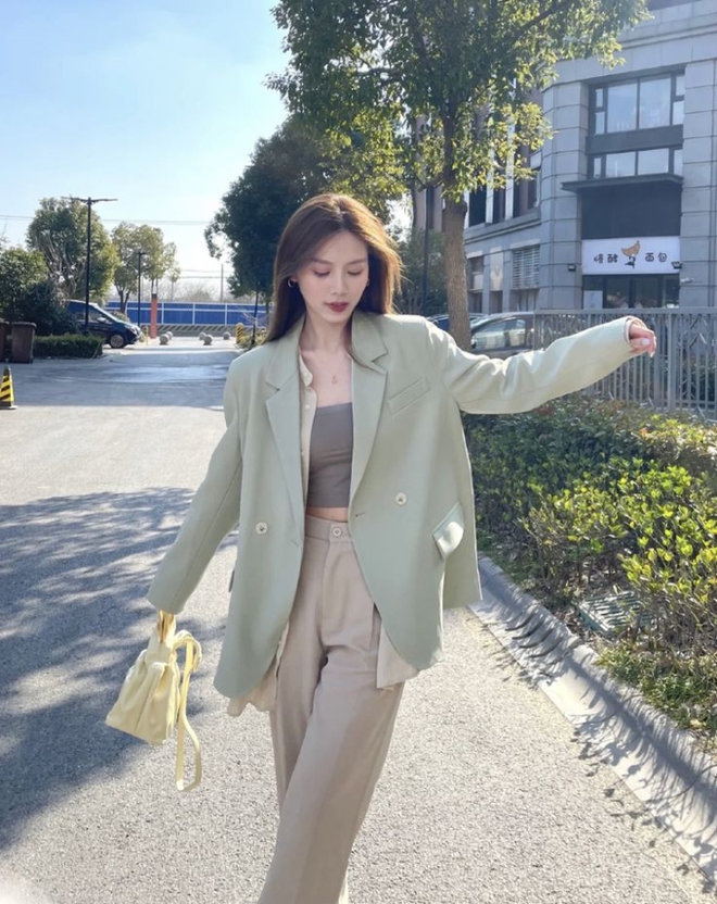 Đáng sắm nhất bây giờ là áo blazer, diện lên sẽ thấy không khí mùa thu liền-7
