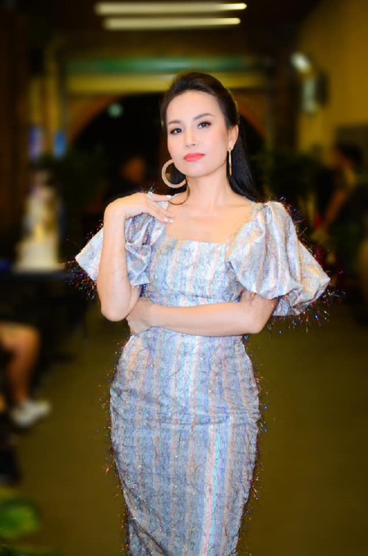 Nhan sắc Cẩm Ly: Từ trong trẻo chuẩn nữ thần thanh xuân đến đằm thắm, giản dị-10