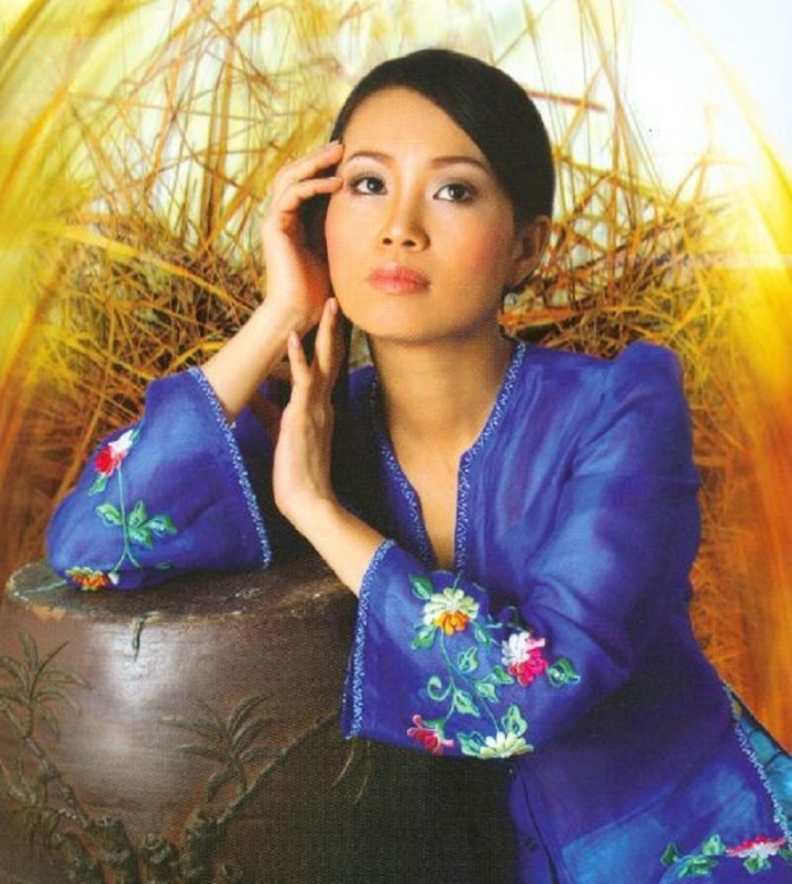 Nhan sắc Cẩm Ly: Từ trong trẻo chuẩn nữ thần thanh xuân đến đằm thắm, giản dị-5