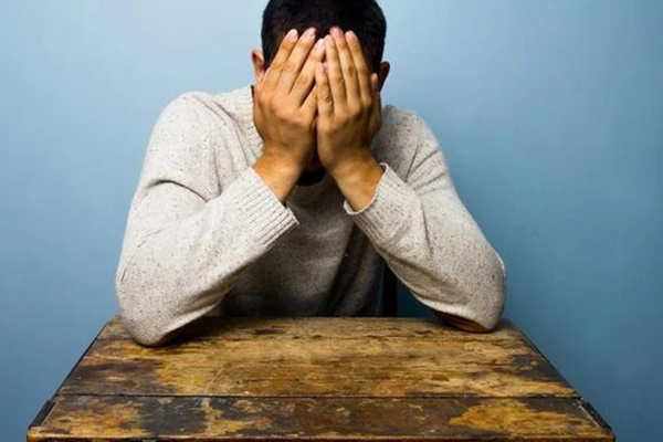 Cậu bé tiểu học vẽ tranh mẹ đang ngủ, chỉ phác thảo vài nét mà khiến cô giáo ôm bụng cười bất lực-2