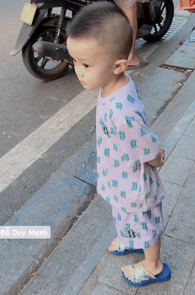 Loạt cầu thủ Việt Nam tung ảnh ngày xả trại, vợ chồng Bùi Tiến Dũng khiến nhiều người ghen tỵ-2