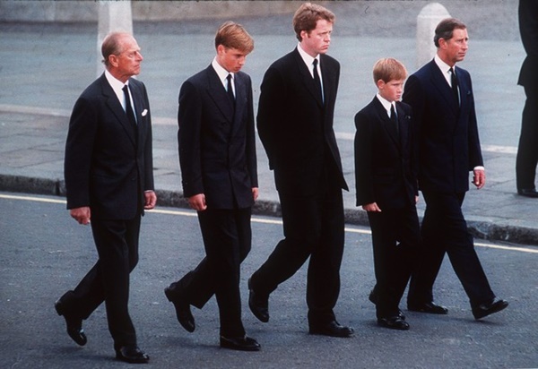Khoảnh khắc xúc động tại đám tang Công nương Diana 26 năm trước tiết lộ điều đặc biệt về Hoàng tử William-3