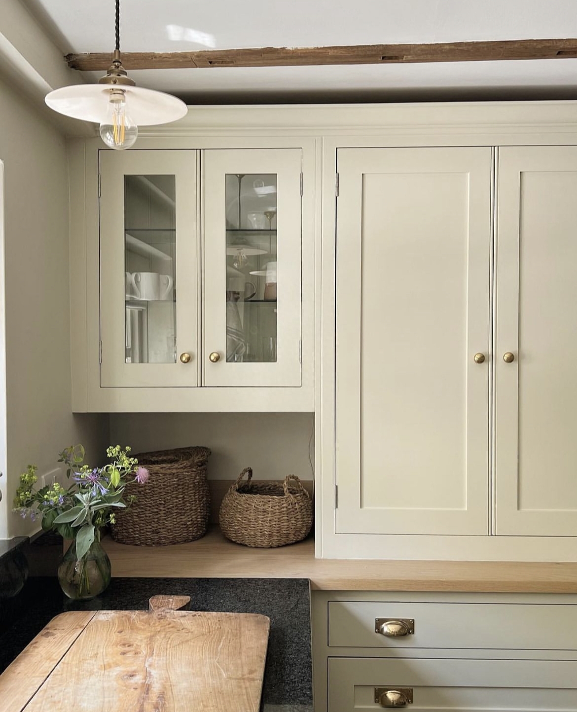 Dành 4 năm sửa căn nhà hơn 400 tuổi, thành quả khiến hàng xóm cũng ngạc nhiên-10