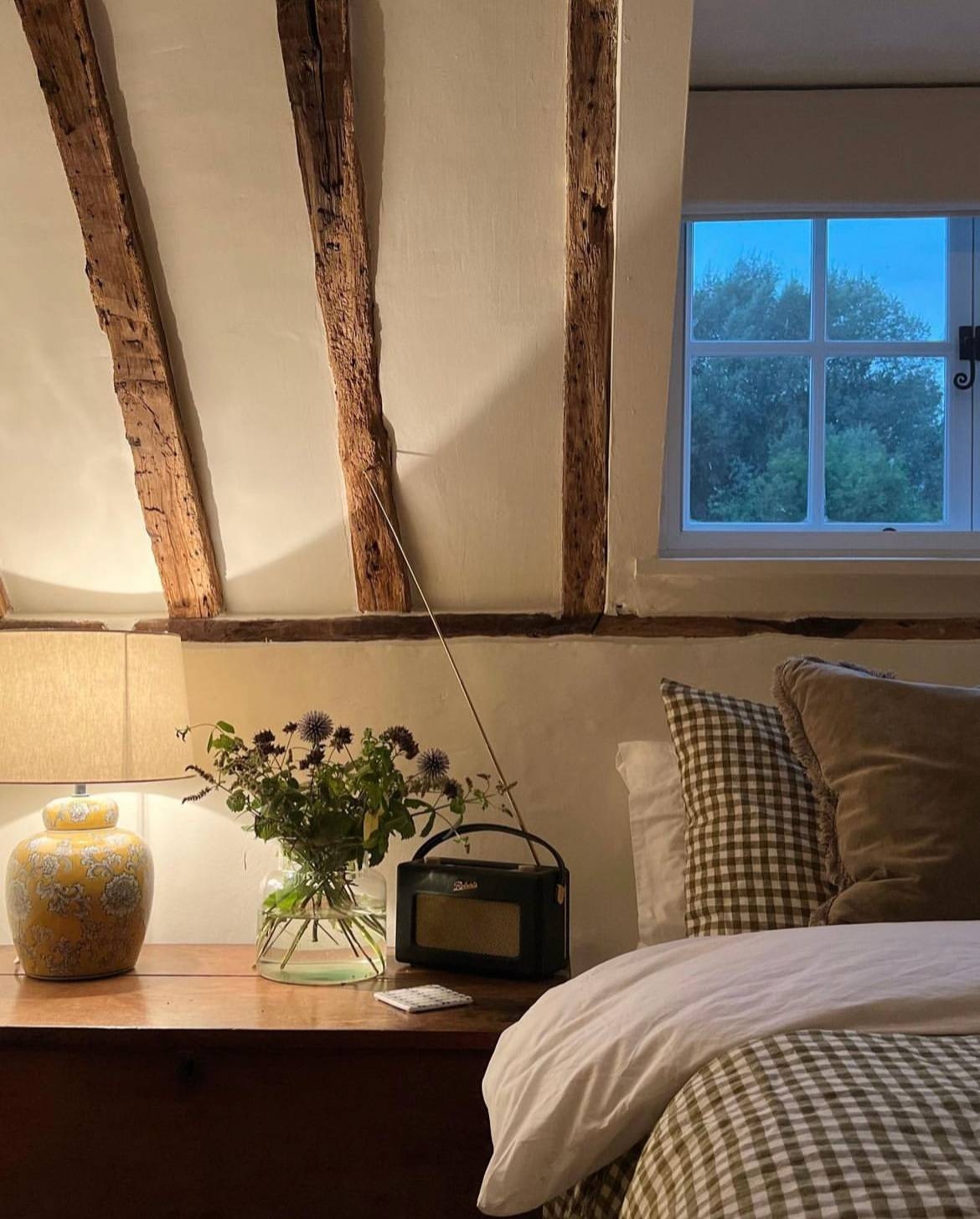 Dành 4 năm sửa căn nhà hơn 400 tuổi, thành quả khiến hàng xóm cũng ngạc nhiên-13