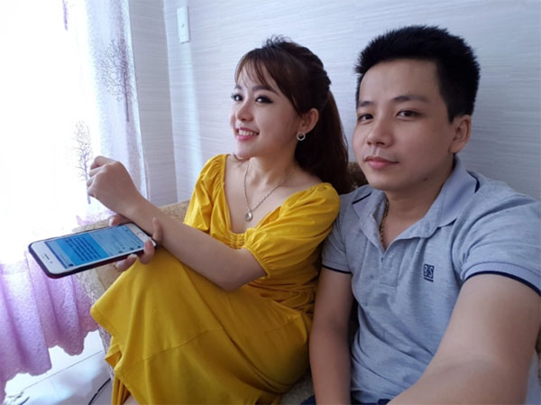 Thực hư hình ảnh Khoa Pug vừa về nước đã công khai bạn gái được nhiều netizen vào chúc mừng-4