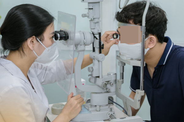 Nhiều người Hà Nội lây nhiễm dịch ngủ dậy không thể mở mắt-1