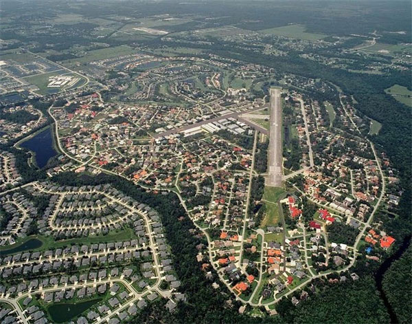 Thị trấn nhỏ giàu tới mức người dân lái máy bay đi ăn sáng mỗi ngày-3