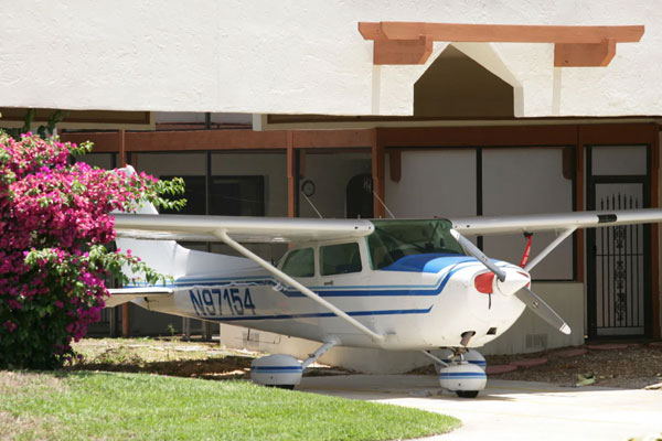 Thị trấn nhỏ giàu tới mức người dân lái máy bay đi ăn sáng mỗi ngày-5