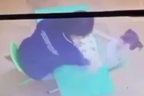 Nữ hiệu trưởng ở Phú Thọ bị tố rủ các giáo viên đánh bài trong trường-1