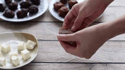 Mách bạn công thức làm bánh trung thu nhân tiramisu cực lạ miệng-3