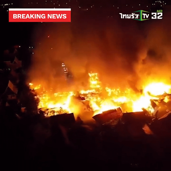 Hỏa hoạn kinh hoàng thiêu rụi Chợ nổi Pattaya, nhiều người liều mình nhảy xuống sông thoát thân-3