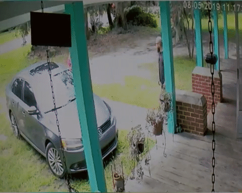 Để con gái 13 tuổi trong ô tô gần 6 tiếng, camera an ninh ghi lại toàn bộ cảnh tượng gây phẫn nộ của người mẹ-2