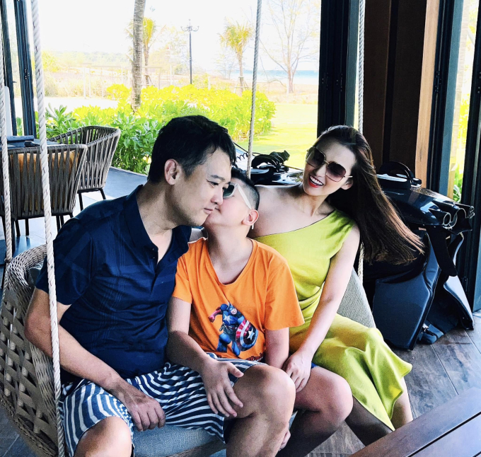 Cuộc sống nhung lụa trong biệt thự 60 tỷ của nữ diễn viên khoe chồng là sugar daddy bao nuôi 17 năm qua-3