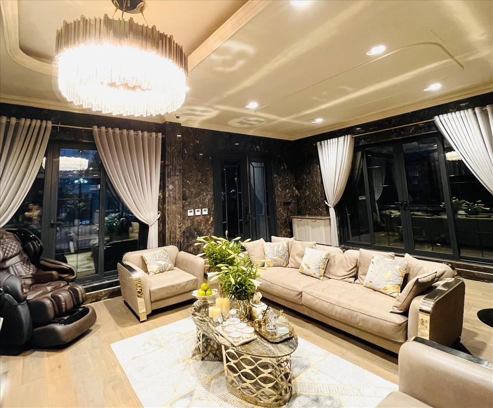 Cuộc sống nhung lụa trong biệt thự 60 tỷ của nữ diễn viên khoe chồng là sugar daddy bao nuôi 17 năm qua-18