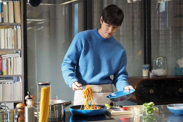 Tiêu tan sự nghiệp vì ngoại tình với sếp-2