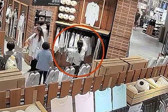 Cặp vợ chồng trộm cả nghìn món đồ rồi mở hiệu online, nửa năm thu gần 1 tỷ đồng