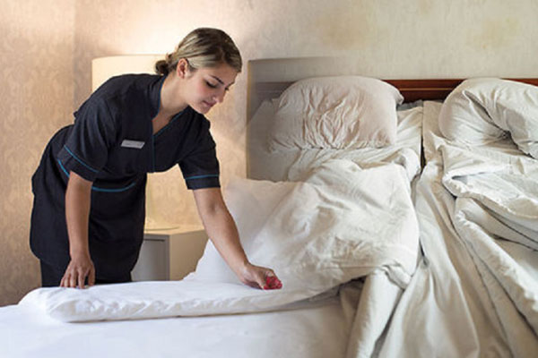 Tại sao không nên gấp chăn gối trước khi rời khách sạn?-1