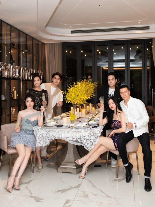 Vũ trụ VTV tụ họp chúc mừng sinh nhật Quỳnh Nga, tình tin đồn Việt Anh gây chú ý vì hành động khác lạ-3