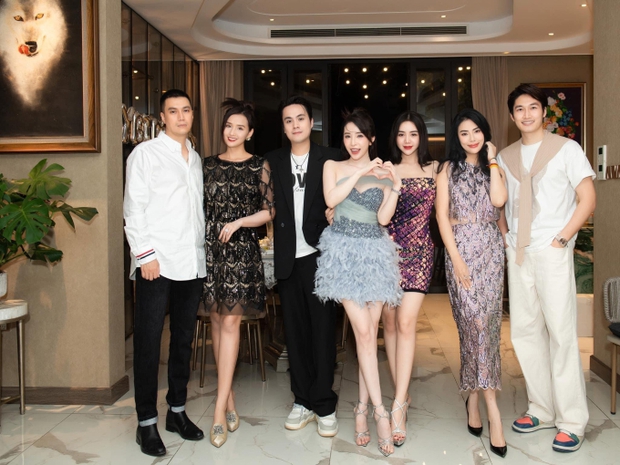 Vũ trụ VTV tụ họp chúc mừng sinh nhật Quỳnh Nga, tình tin đồn Việt Anh gây chú ý vì hành động khác lạ-4