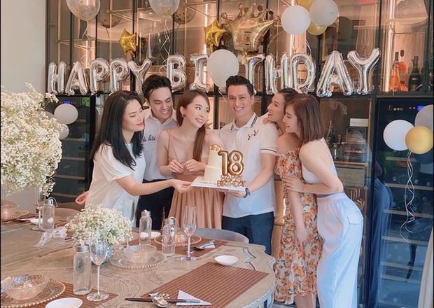 Vũ trụ VTV tụ họp chúc mừng sinh nhật Quỳnh Nga, tình tin đồn Việt Anh gây chú ý vì hành động khác lạ-6