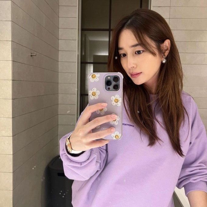 Bà xã nam tài tử Lee Byung Hun khéo léo che bụng bầu, tiết lộ chăm chỉ đi bộ trong thai kỳ-2