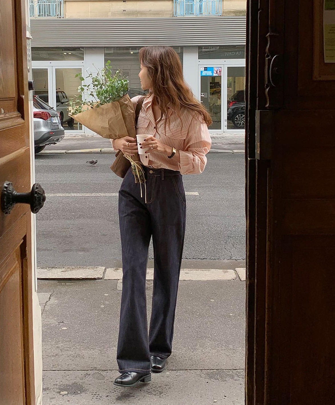 4 kiểu giày hợp cạ với quần ống rộng, giúp vẻ ngoài thêm sang xịn mịn-1