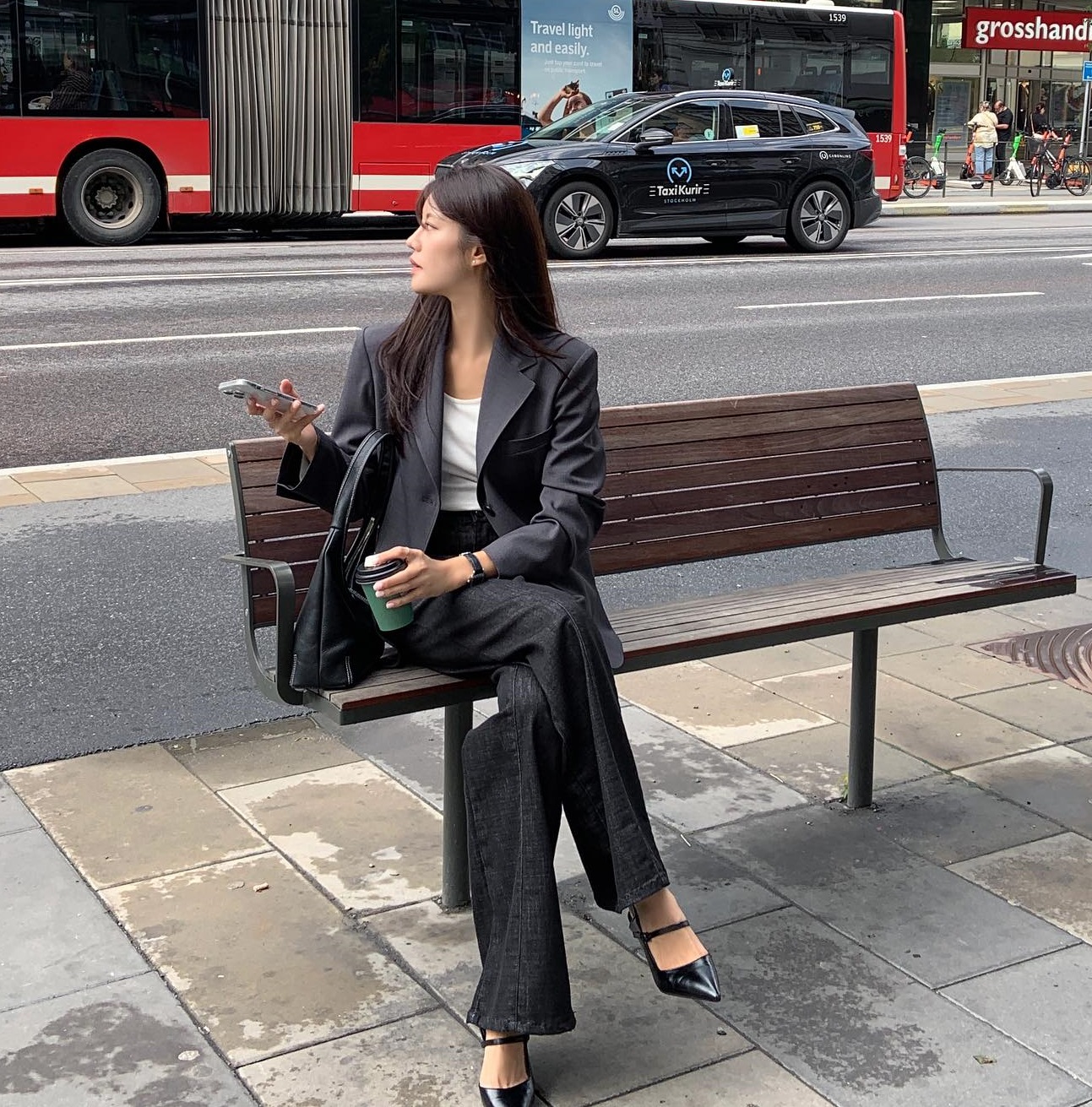 4 kiểu giày hợp cạ với quần ống rộng, giúp vẻ ngoài thêm sang xịn mịn-4