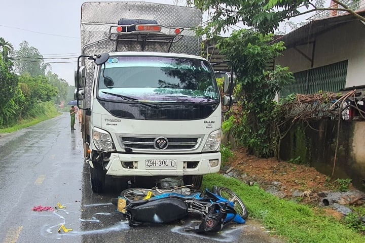 Tài xế xe tải ngủ gật, gây tai nạn làm 2 người chết ở Lào Cai-1