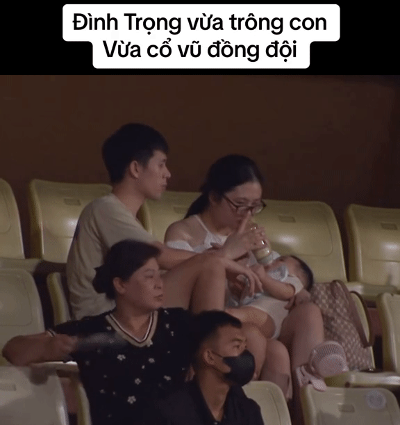 Cảnh Đình Trọng chăm con trên sân bóng bất ngờ gây chú ý trở lại ngày clip quỳ gối cầu hôn lan truyền-4