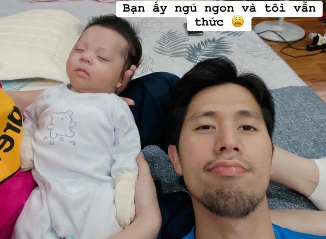 Cảnh Đình Trọng chăm con trên sân bóng bất ngờ gây chú ý trở lại ngày clip quỳ gối cầu hôn lan truyền-9
