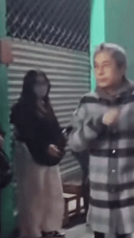 Lộ clip Karik mệt mỏi đi tập tễnh phải có người dìu, suýt ngã lúc ra về ở Chung kết Rap Việt-2