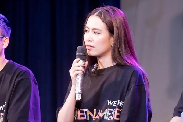 Màn đối đáp bị chê âm điểm của Hoàng Thùy Linh, kéo cả phóng viên lên sân khấu để dạy đời-1