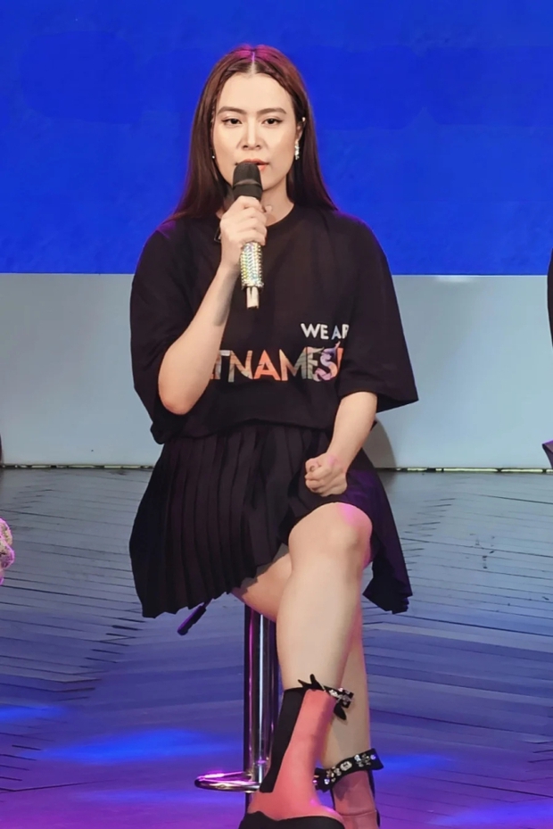 Toàn cảnh tình huống gây tranh cãi của Hoàng Thùy Linh: Mời phóng viên lên sân khấu, trả lời lan man còn hỏi ngược-4