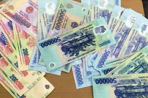 Tài xế ô tô mở cửa bất cẩn, cô gái văng ra giữa đường bị xe tải tông tử vong-2