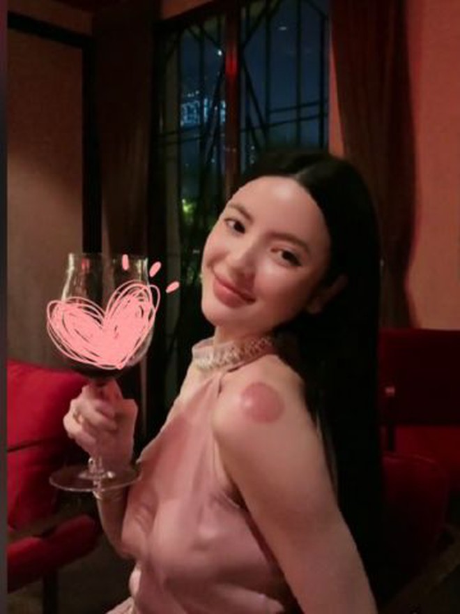 Quang Hải chiều bạn gái, nói đói là bao: Ăn tối sang chảnh, bill hơn 14 triệu ký rẹt là xong-1