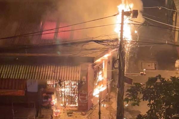 Trà Vinh: Từ chiếc xe máy bỏ lại, nghi vấn mẹ ôm con 2 tuổi nhảy cầu-2