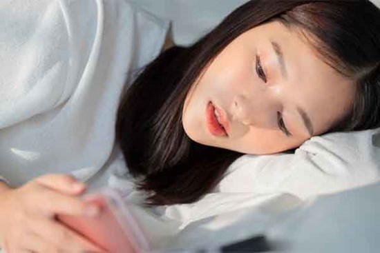 Lướt facebook người yêu cũ của chồng, tôi sững sờ khi thấy tấm ảnh 4 năm trước