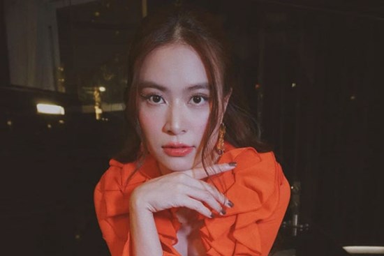 Động thái xoa dịu của Hoàng Thùy Linh sau vụ đưa người lên sân khấu họp báo để