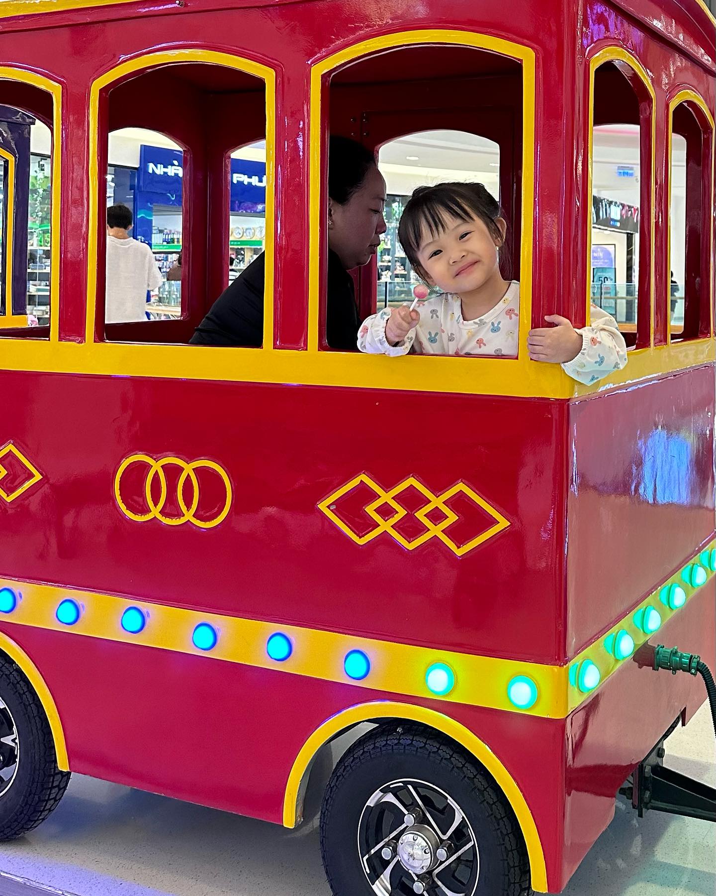 Con gái Cường Đô La nhí nhố, được nhận xét gương mặt giống hệt Đàm Thu Trang hồi nhỏ-4