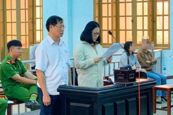 Khởi tố cặp vợ chồng vu khống cán bộ nhận hối lộ-3