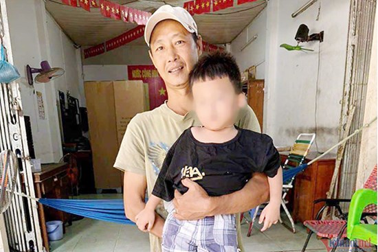 Tạm giữ người đàn ông nghi ném bé trai từ trên cầu xuống sông ở An Giang