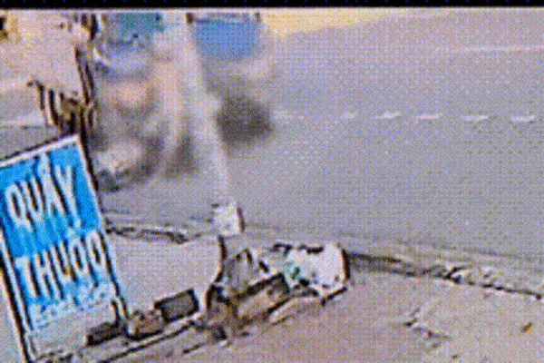 Người đàn ông sang đường bị xe tải đâm tử vong