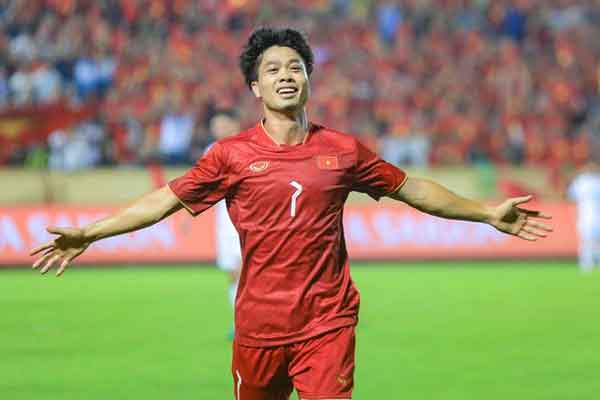 Pha nhảy số” cực nhanh của Công Phượng khi được hỏi về Viên Minh: EQ cao thực sự!-6