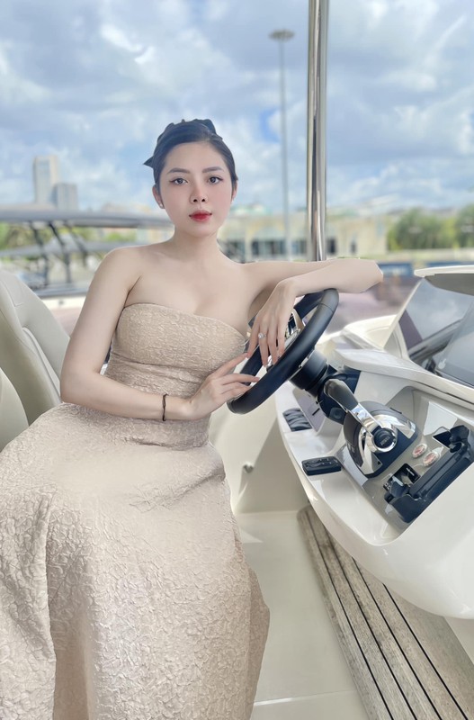 Nữ tiếp viên hàng không hot nhất Sài thành gây thương nhớ với ảnh bikini khoe tối đa điểm mạnh nhất của cơ thể-2