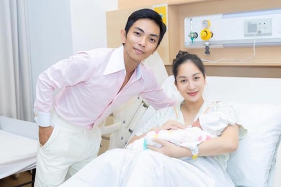 Khánh Thi thông báo đã sinh con thứ 3, nhan sắc trong lần đầu lộ diện ra sao?