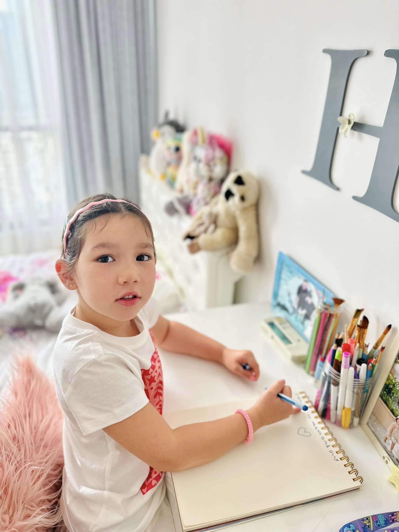 Siêu mẫu Hà Anh khẳng định khó cân bằng sự nghiệp và gia đình, quyết định lựa chọn ưu tiên hàng đầu là con gái-1