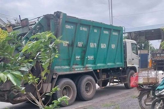 Tạm giữ tài xế lái xe rác làm bé trai tử vong