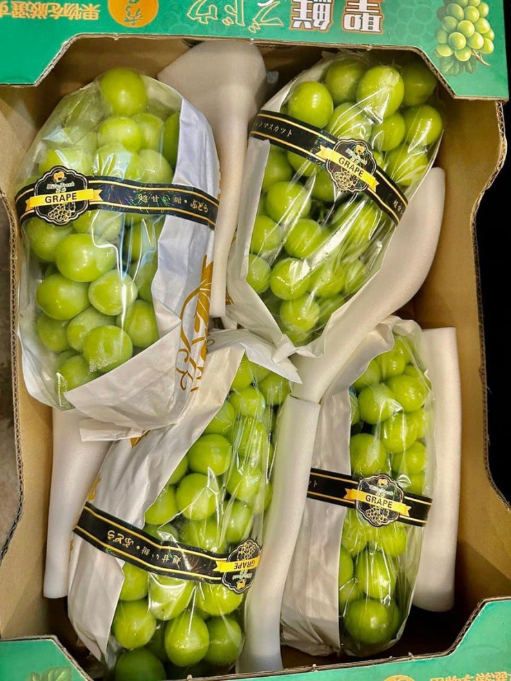 Nho mẫu đơn Trung Quốc ồ ạt về chợ-2